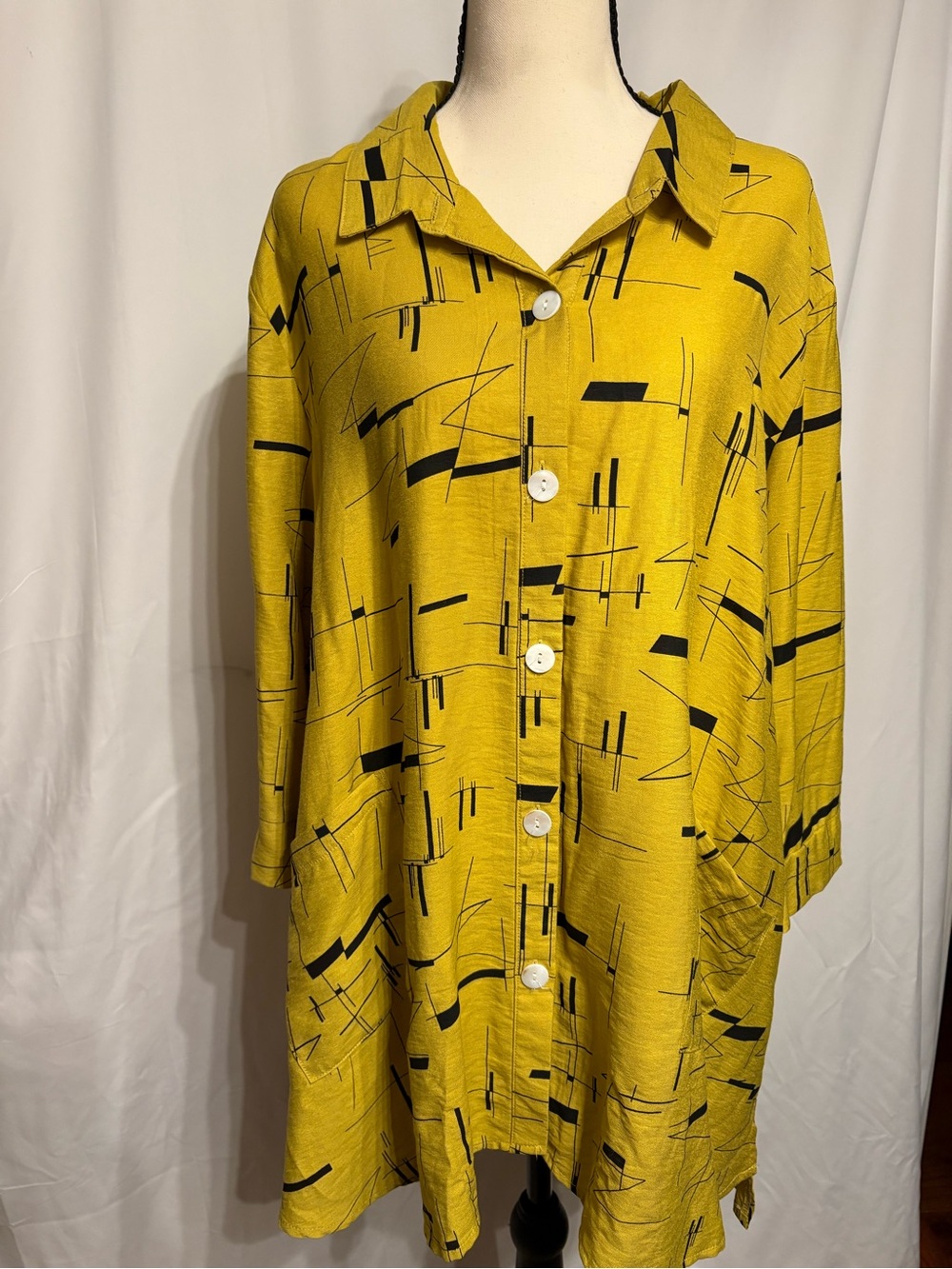 Eclectic Lagenlook  Mustard Yellow Button-Front Tunic with Black Abstract SZ XL.